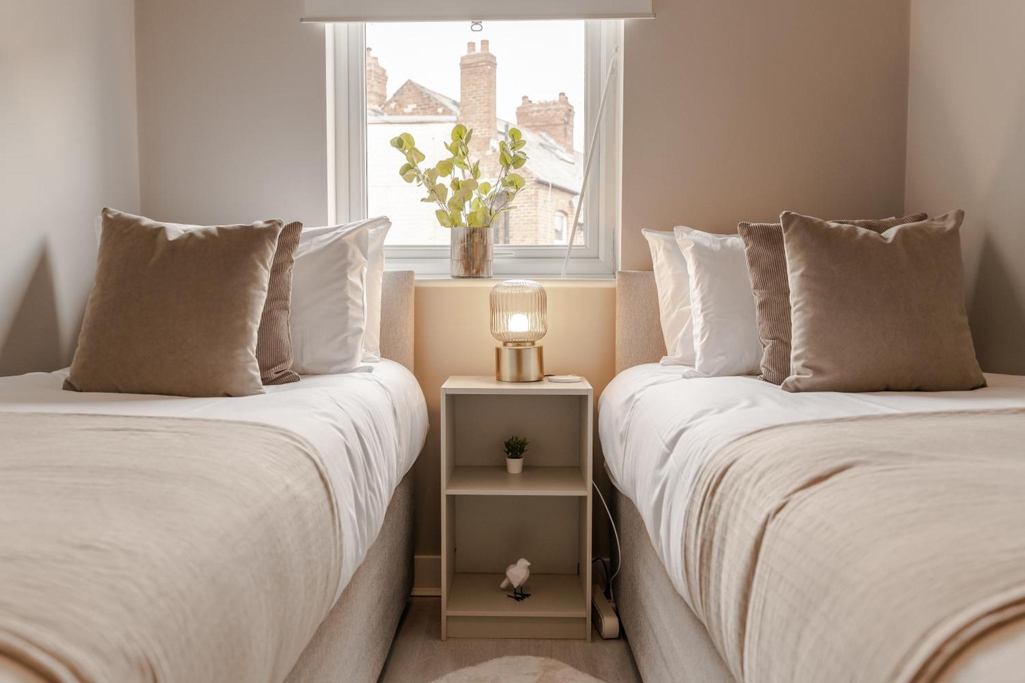 Stylish & Recently Refurbished Chester Apartment - Up To 6 Экстерьер фото